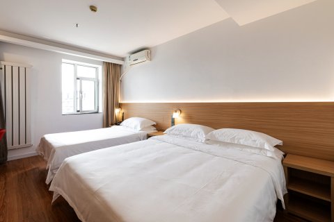 九格玥程酒店(云飞街凌河夜市店)