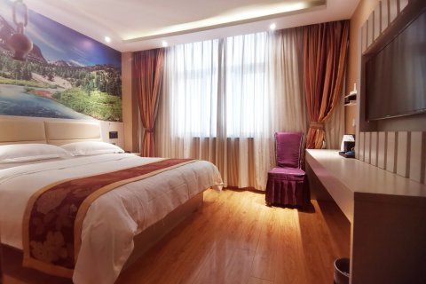 嘉鸿酒店(天汉湿地公园桥南广场店)