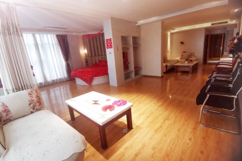 嘉鸿酒店(天汉湿地公园桥南广场店)