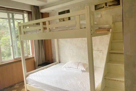 泸州雪梨树主题酒店(水井沟步行街店)