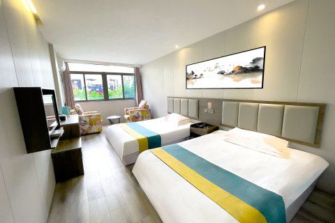 易佰酒店(凤鸣金街汽车站店)