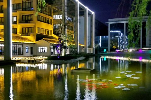 新乡金谷湖畔酒店(大桥悦时代购物广场店)