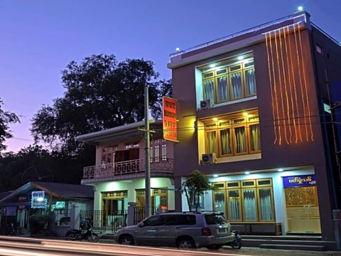 乌和泰汽车旅馆(Wut Hmon Thit Motel)