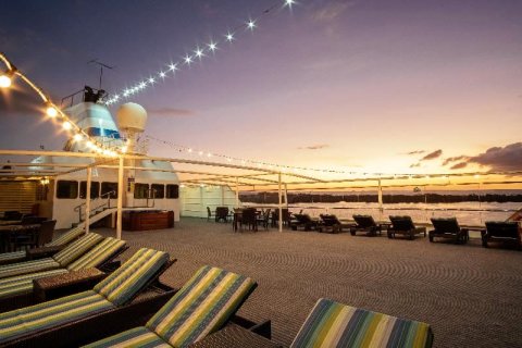 斐济奋进礁库克船长游轮(Captain Cook Cruises Fiji)