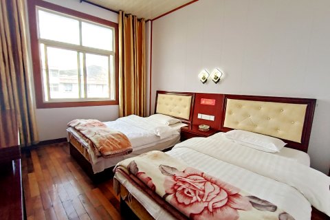 香格里拉市俺逸居酒店