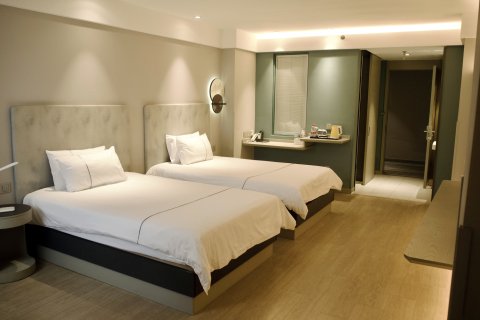 白玉兰酒店(武汉武商梦时代宝通寺地铁站店)