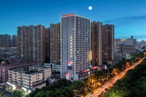 博雅水晶酒店(驻马店高铁站店)