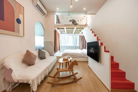 柏邻鸟·民宿(万象城龙眼路美食街店)