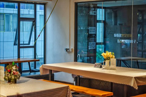 登巴国际青年旅舍(深圳福田会展中心店)