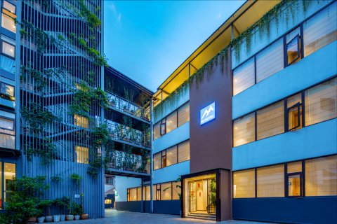 曼·酒店(昆明火车站塘子巷地铁站店)