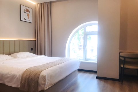 邂逅·暖里轻智能酒店(青岛栈桥天主教堂店)