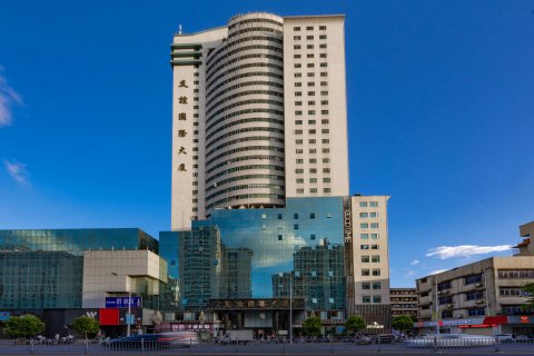 柏邻鸟·民宿(万象城龙眼路美食街店)