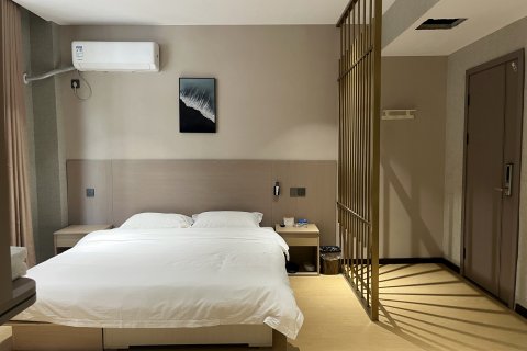 景朗大酒店(邓州火车站店)