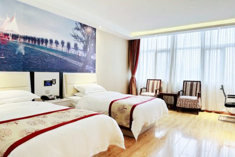 嘉鸿酒店(天汉湿地公园桥南广场店)