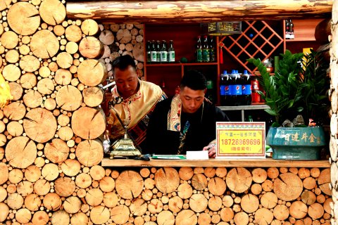 谷乡阿爸藏家民宿(木里康坞大寺店)