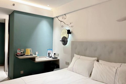 白玉兰酒店(武汉武商梦时代宝通寺地铁站店)