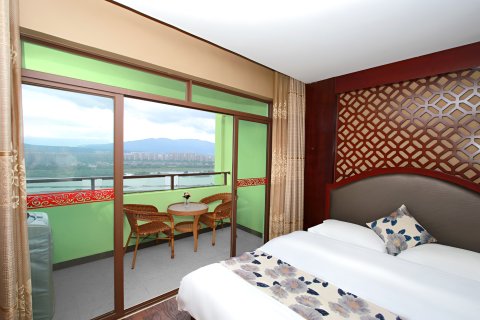 源森望江酒店(告庄星光夜市店)