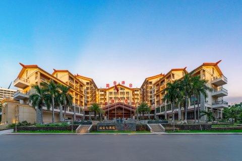 东方国金酒店(海东方沙滩公园店)