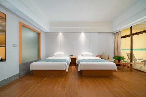 东方国金酒店(海东方沙滩公园店)