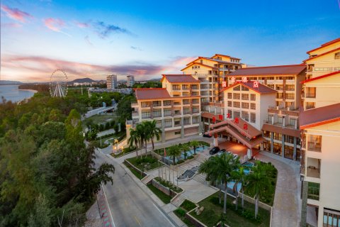 东方国金酒店(海东方沙滩公园店)