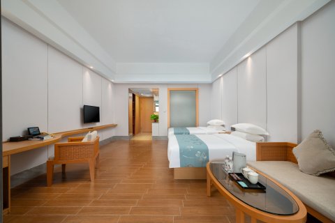 东方国金酒店(海东方沙滩公园店)