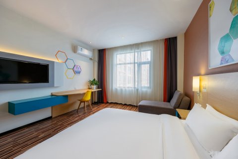 平舆世纪星酒店(汽车站龙腾大厦店)