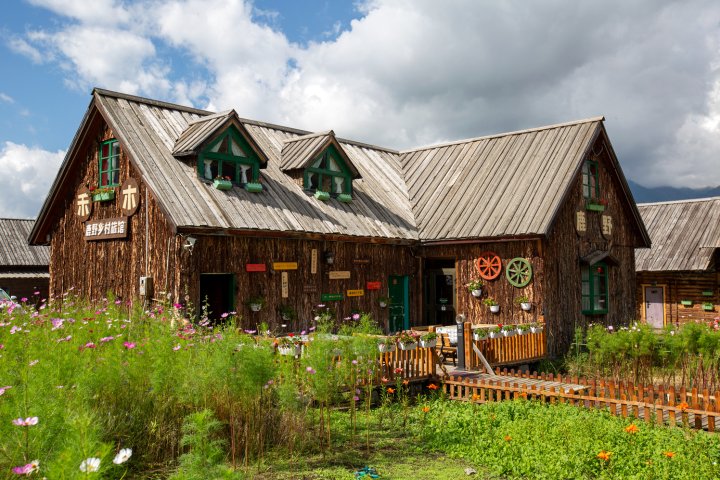 禾木鹿野乡村旅馆