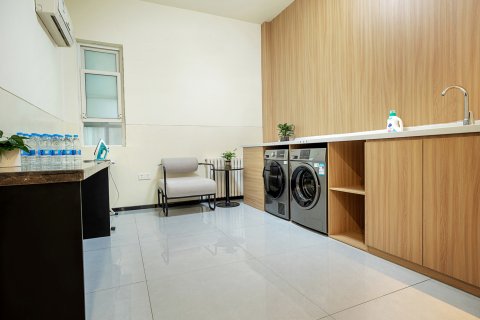 柏维轻居酒店(体育中心汽车站店)