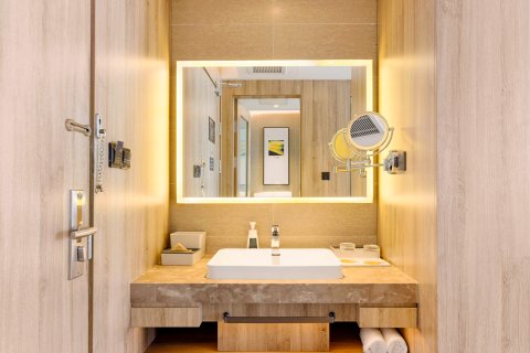 重庆解放碑亚朵酒店