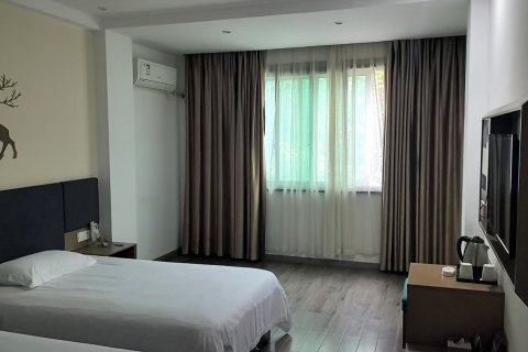 恒8连锁酒店(嵊州西站店)