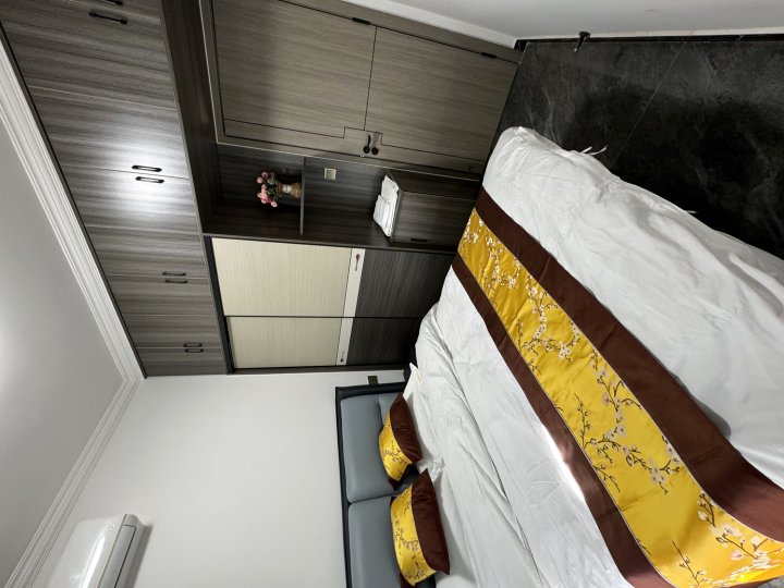 新密湖景悦民宿