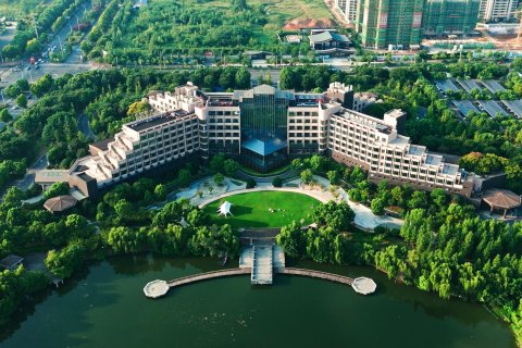 六安曙光铂尊酒店