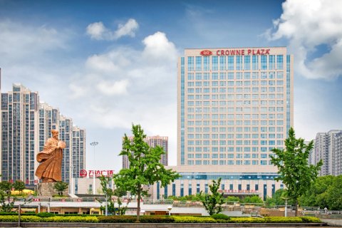 襄阳富力皇冠假日酒店(诸葛亮广场万达广场店)