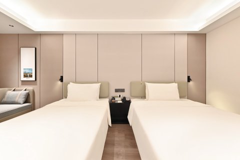 大连中山广场亚朵酒店