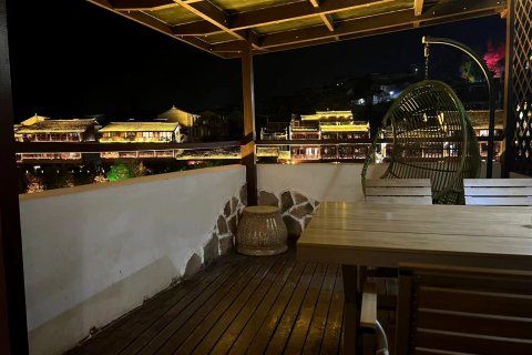 凤凰玖虞轩·梦江景民宿雪桥店