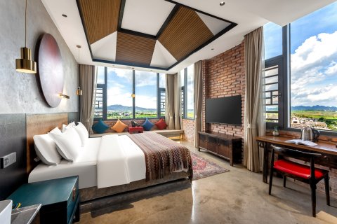 罗平百然主题酒店