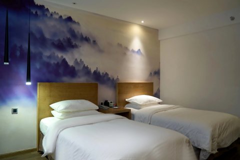 岷山大酒店(九寨沟游客中心店)