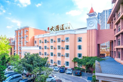 昆明大通道客栈(市体育馆地铁站昆医附二院店)