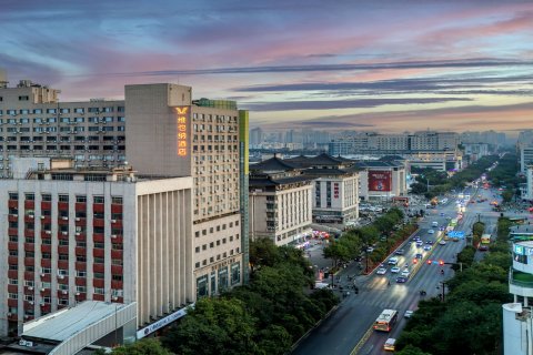 维也纳酒店(西安钟鼓楼五路口地铁站店)