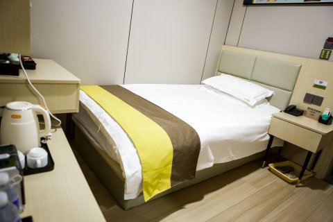 如家派柏·云酒店(界首人民路店)