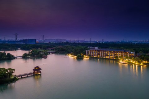 昆山花桥中城假日酒店