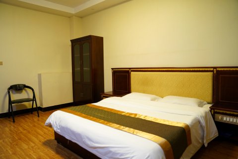 阿拉善左旗沙漠王酒店