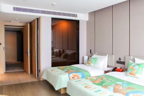 阿勒泰万驰广场迎宾路亚朵酒店