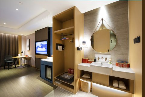 阿勒泰万驰广场迎宾路亚朵酒店