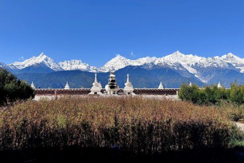 德钦观景天堂大酒店