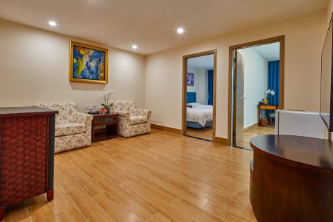 樟木头三正半山酒店