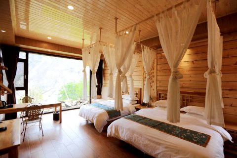 丹巴圣地映像文化主题客栈