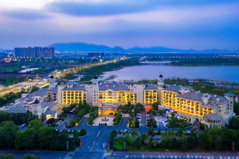 安庆碧桂园凤悦凤凰酒店(万达广场店)