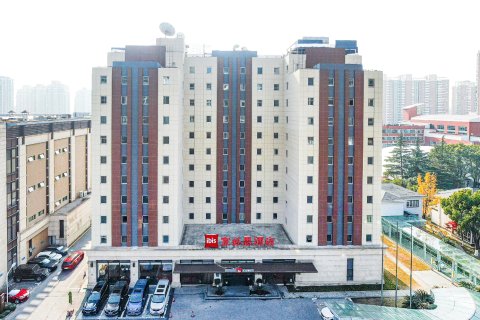 宜必思酒店(上海新国际博览中心芳甸路地铁站店)