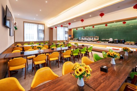 方圆酒店(内乡时代广场万德隆购物中心店)